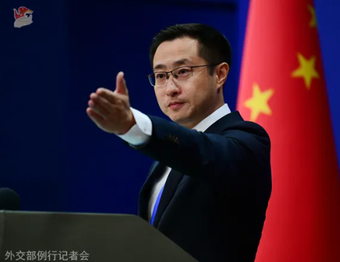 爱优配 菲公务船故意冲撞中方海警船，外交部严正表态